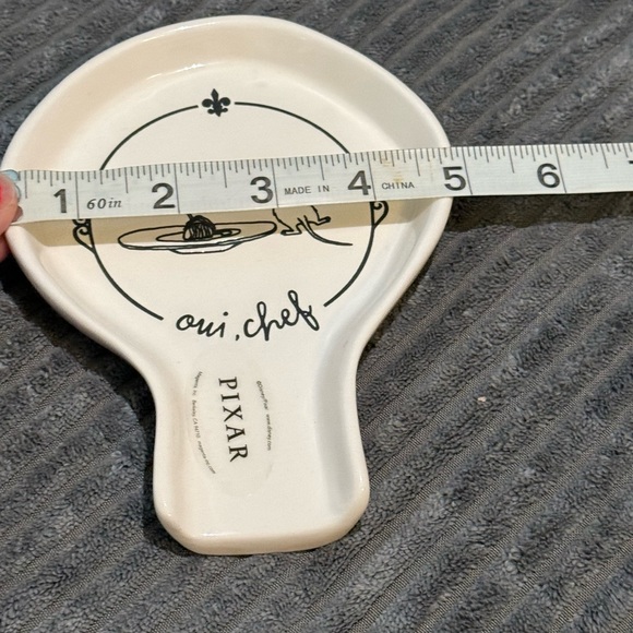 Rae Dunn Disney Pixar Ratatouille White & Black Spoon Rest - OUI,CHEF- New - Picture 5 of 5